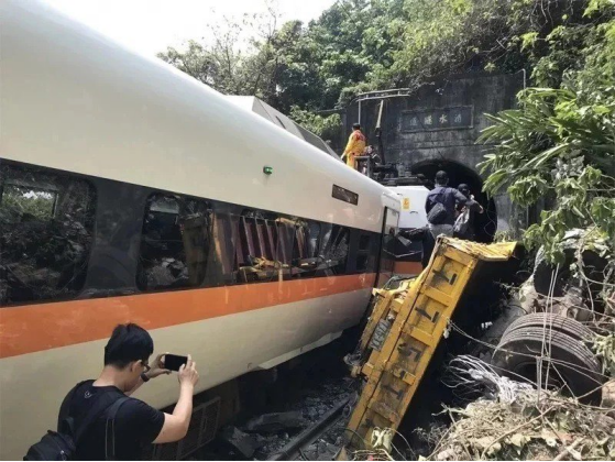 去年4月2日台铁“太鲁阁号”事故造成49人死亡。 台湾联合报系资料照片