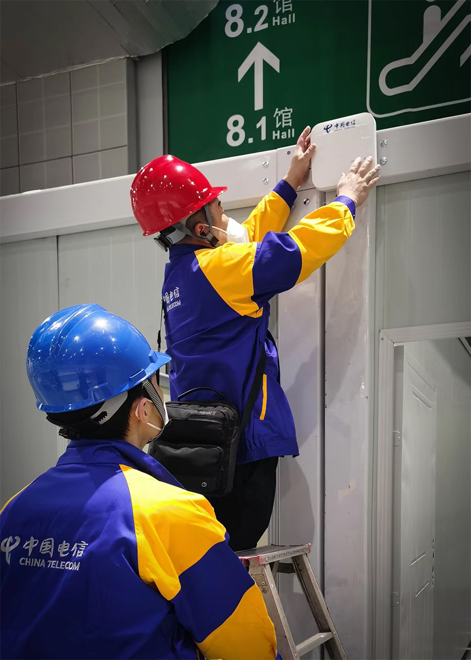 安装现场 本文图片均由上海市通信管理局提供