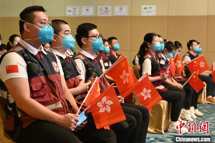 香港特区政府举办“感谢内地援港医疗队支持香港抗疫工作”仪式，感谢内地援港医疗队。　李志华 摄